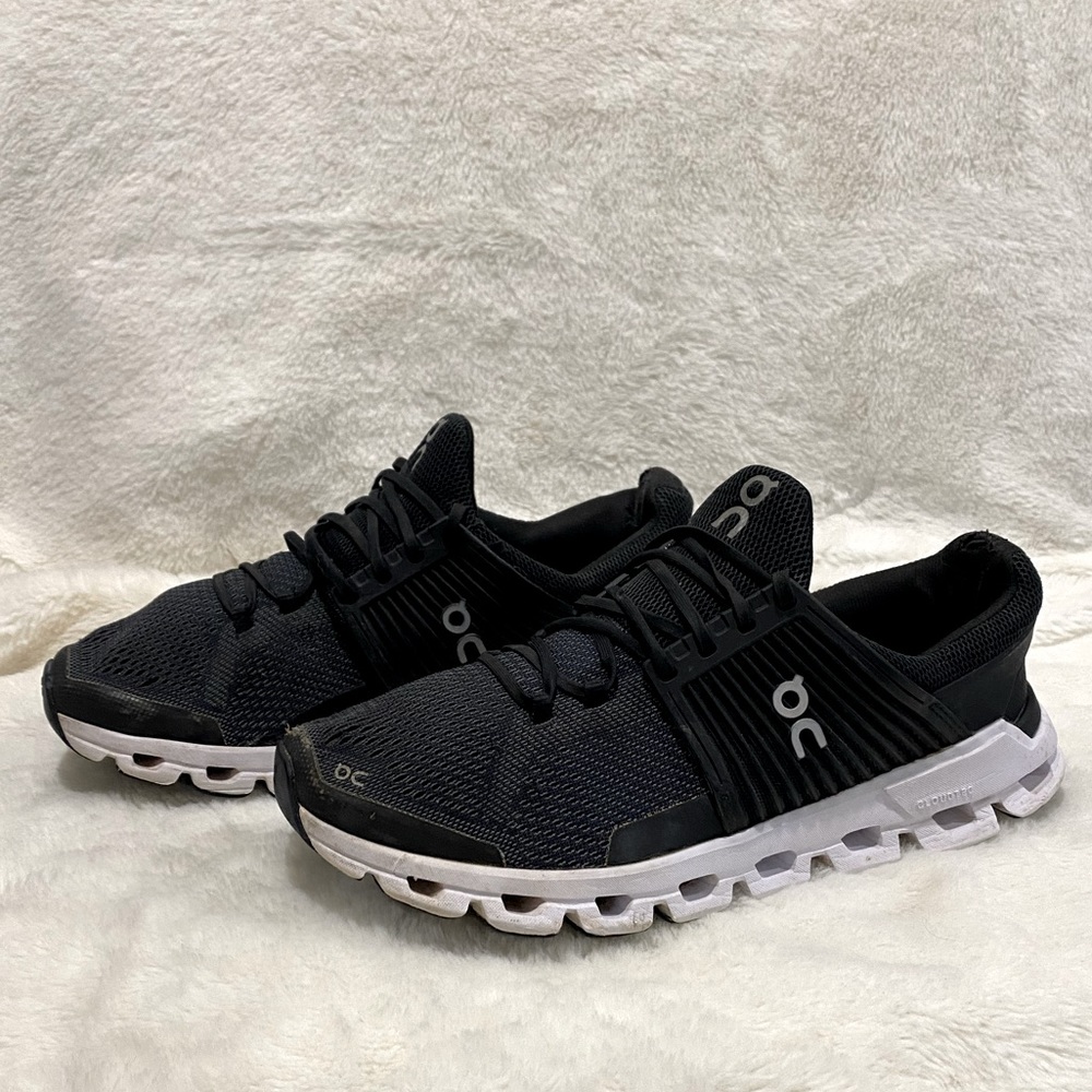 On Running Cloud Tec shoes